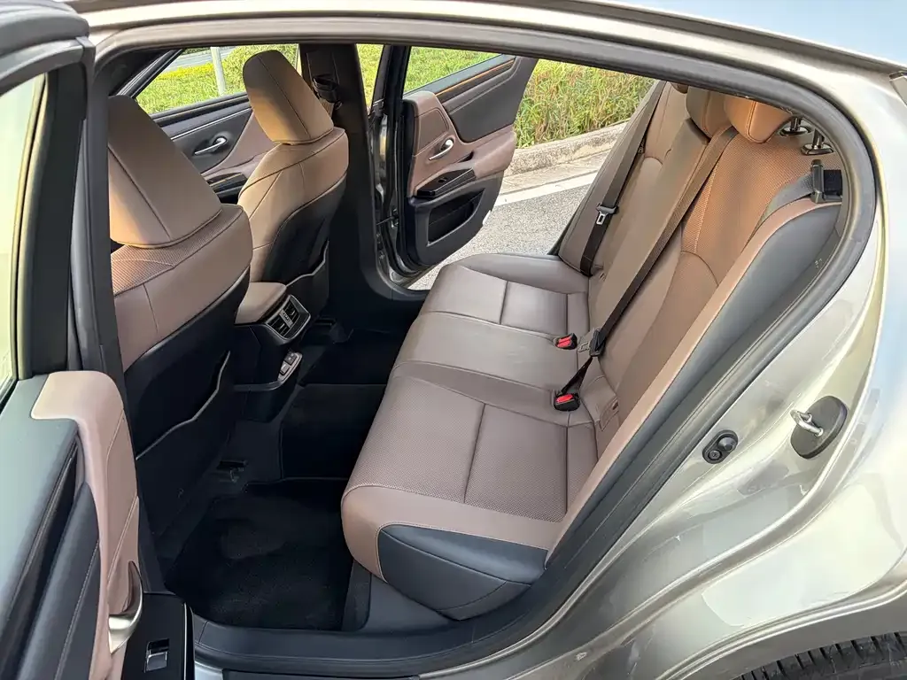 Lexus ES 2024 из CN, фото 9