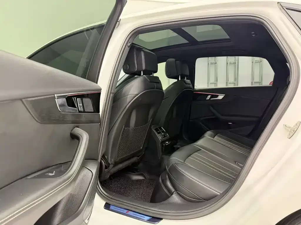 Audi A4L 2024 из CN, фото 5