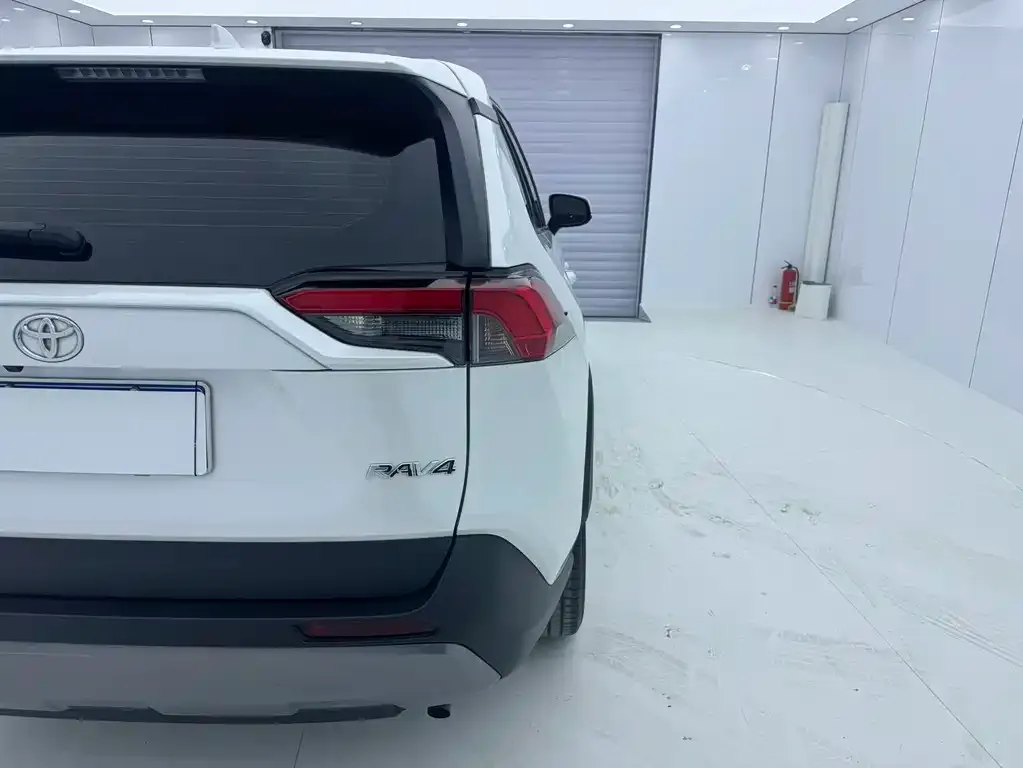 Toyota RAV4 2021 из CN, фото 10