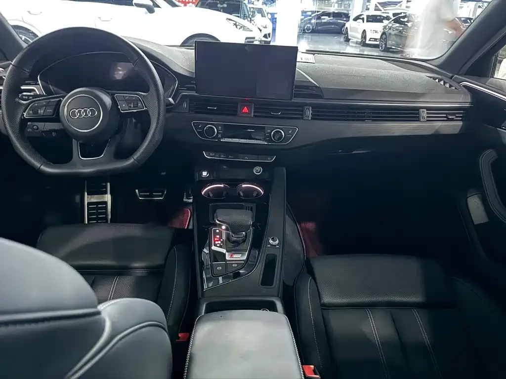 Audi A4L 2024 из CN, фото 4