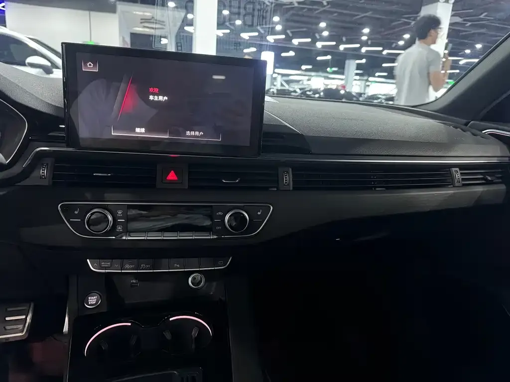 Audi A4L 2024 из CN, фото 5