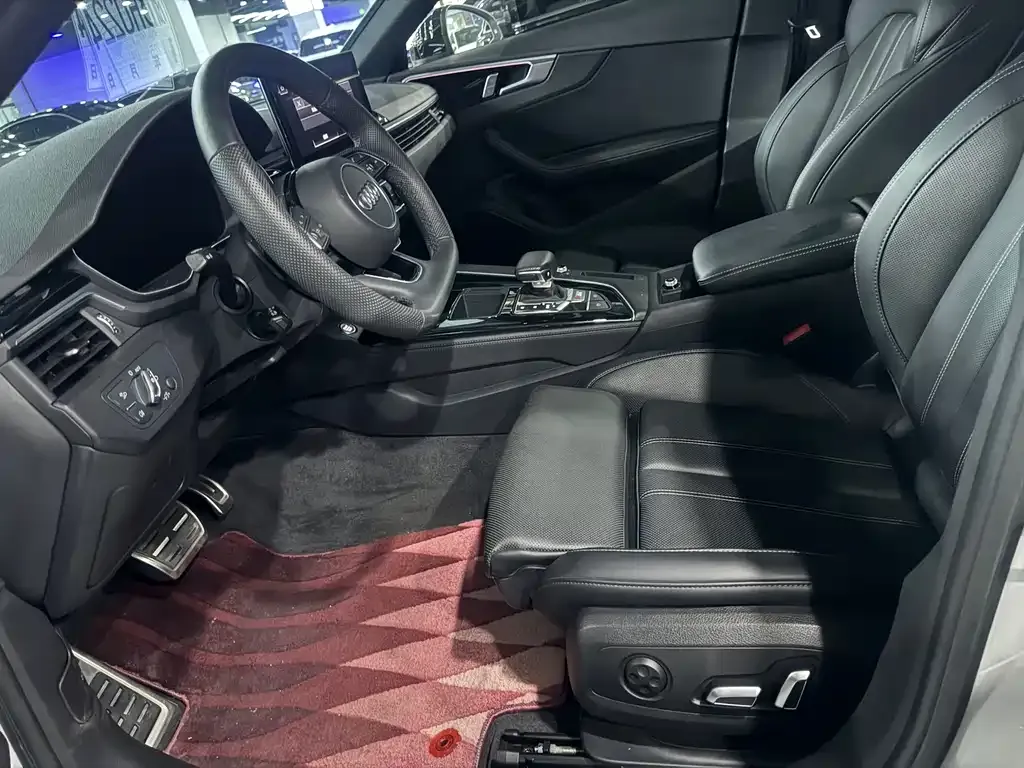 Audi A4L 2024 из CN, фото 6