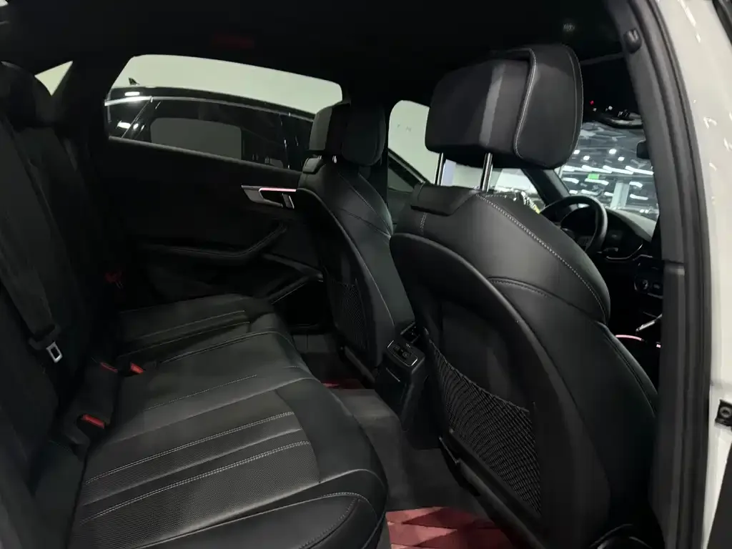 Audi A4L 2024 из CN, фото 9