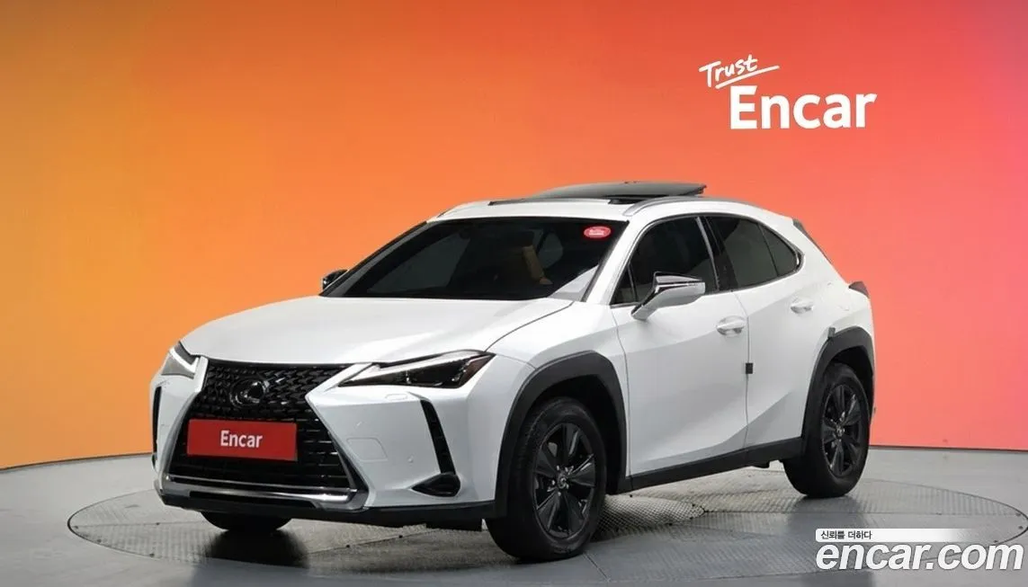 Lexus UX — фото 1