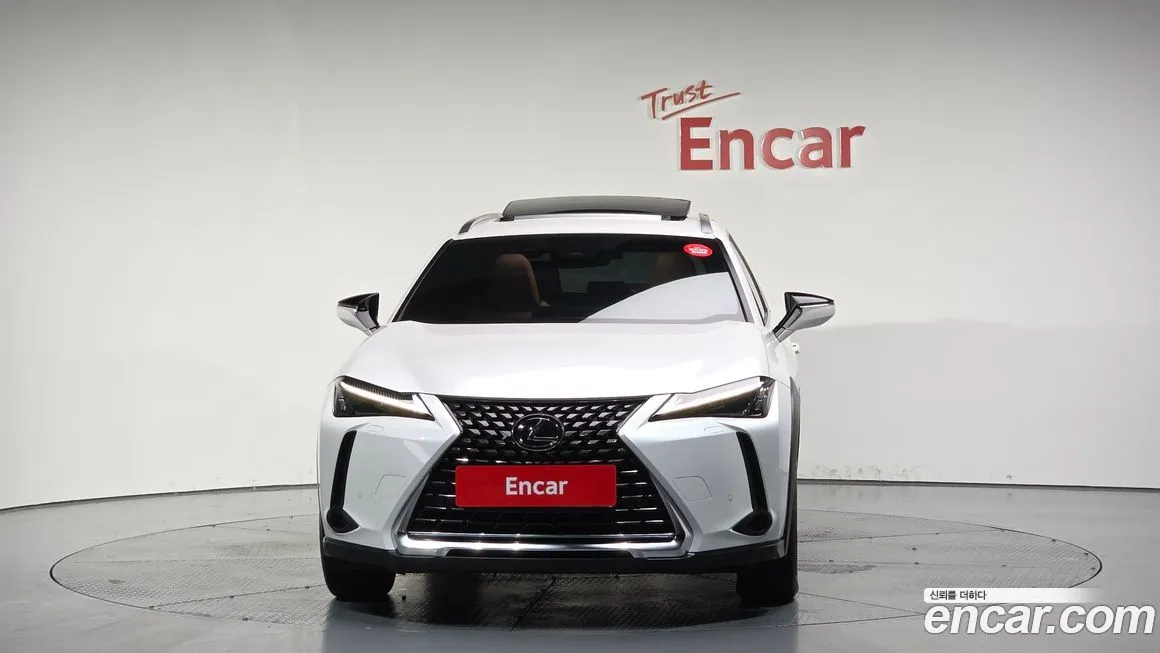 Lexus UX — фото 3