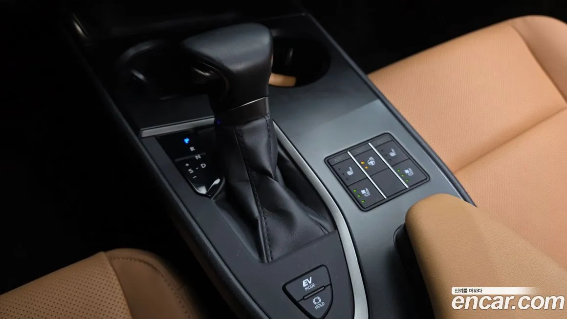Lexus UX — фото 9