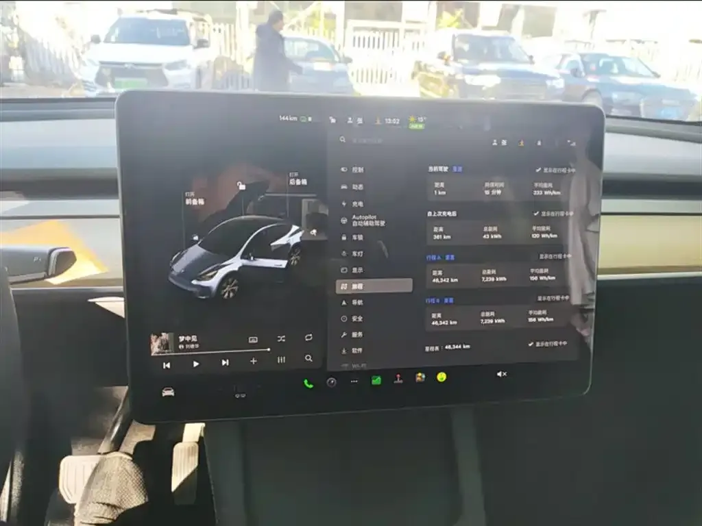 Tesla Model Y — фото 6