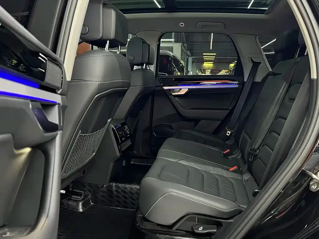 Volkswagen Touareg 2023 из CN, фото 5