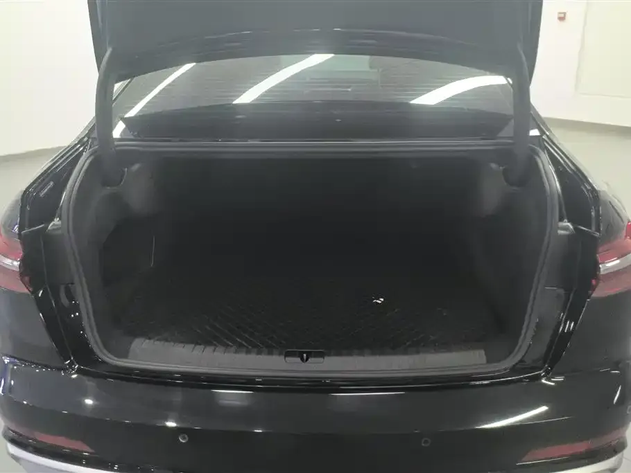 Audi A6L 2023 из CN, фото 4