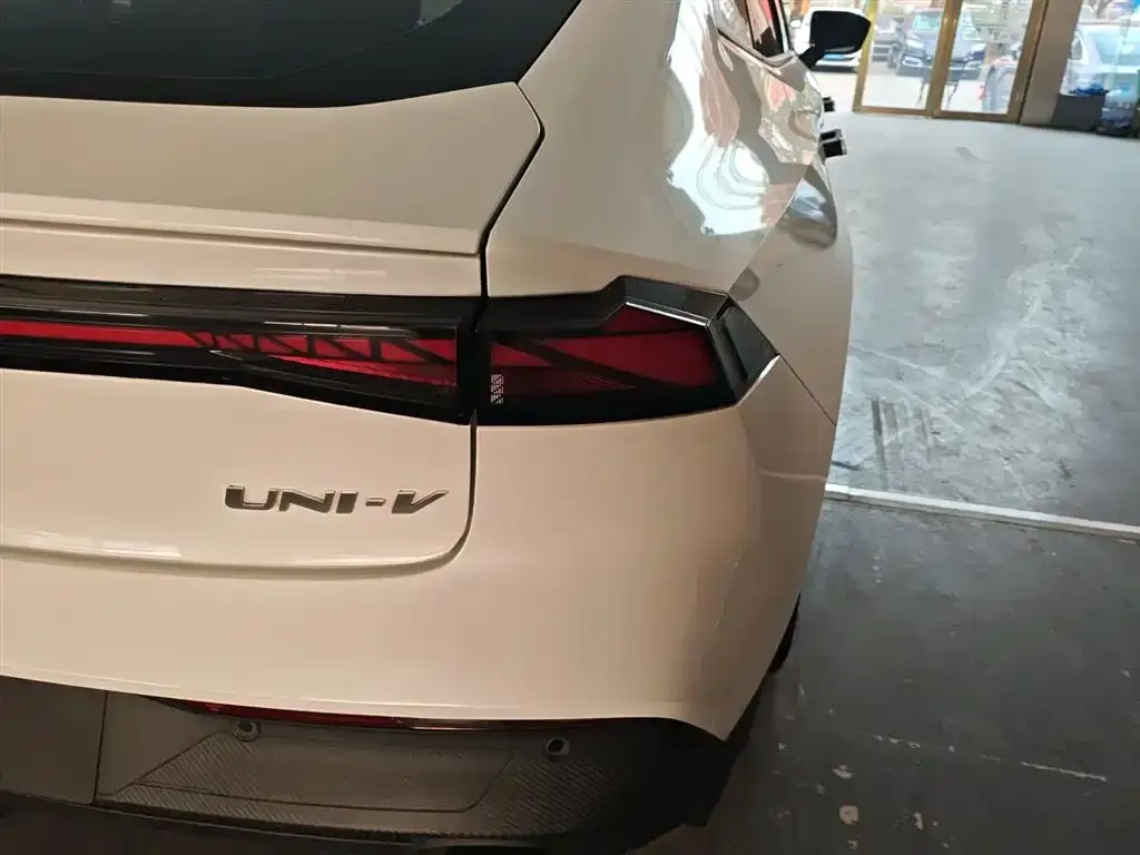Changan UNI-V 2023 из CN, фото 8
