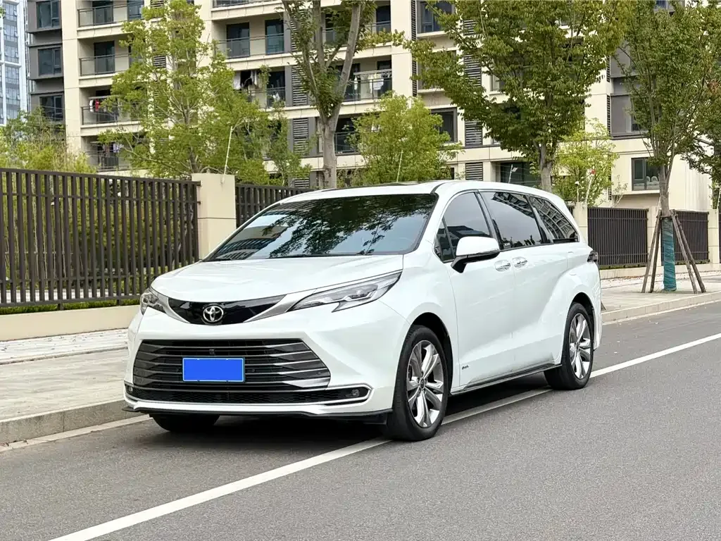 Toyota Sienna 2024 из CN, фото 1