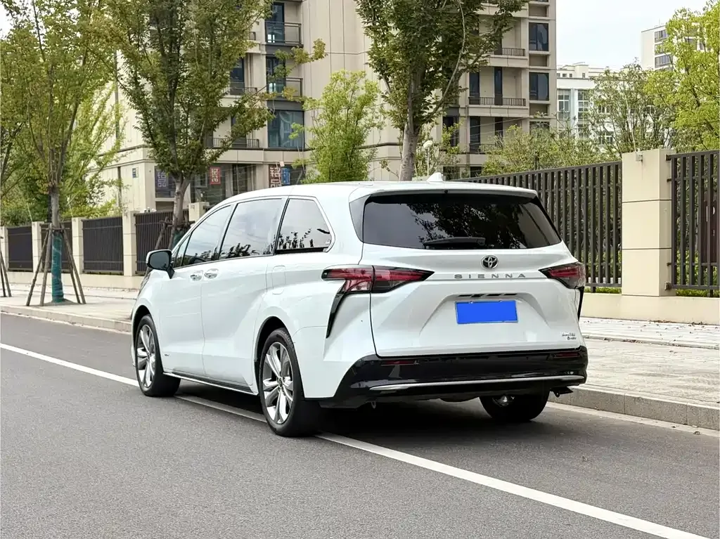 Toyota Sienna 2024 из CN, фото 4
