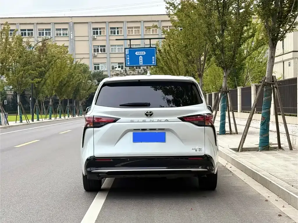 Toyota Sienna 2024 из CN, фото 5