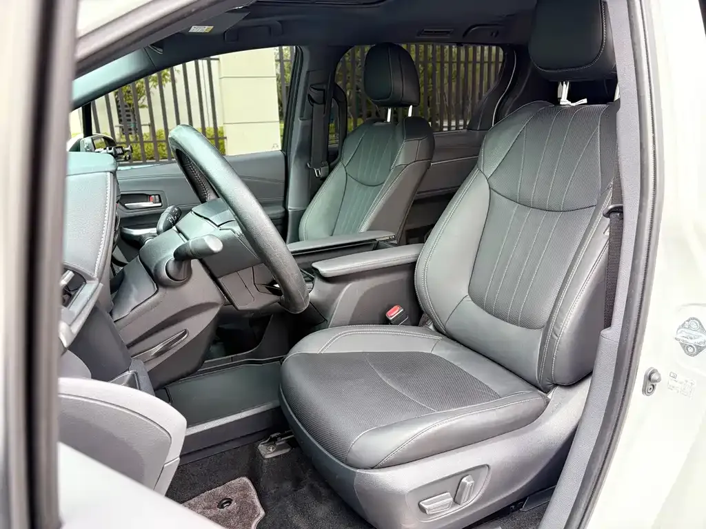 Toyota Sienna 2024 из CN, фото 7