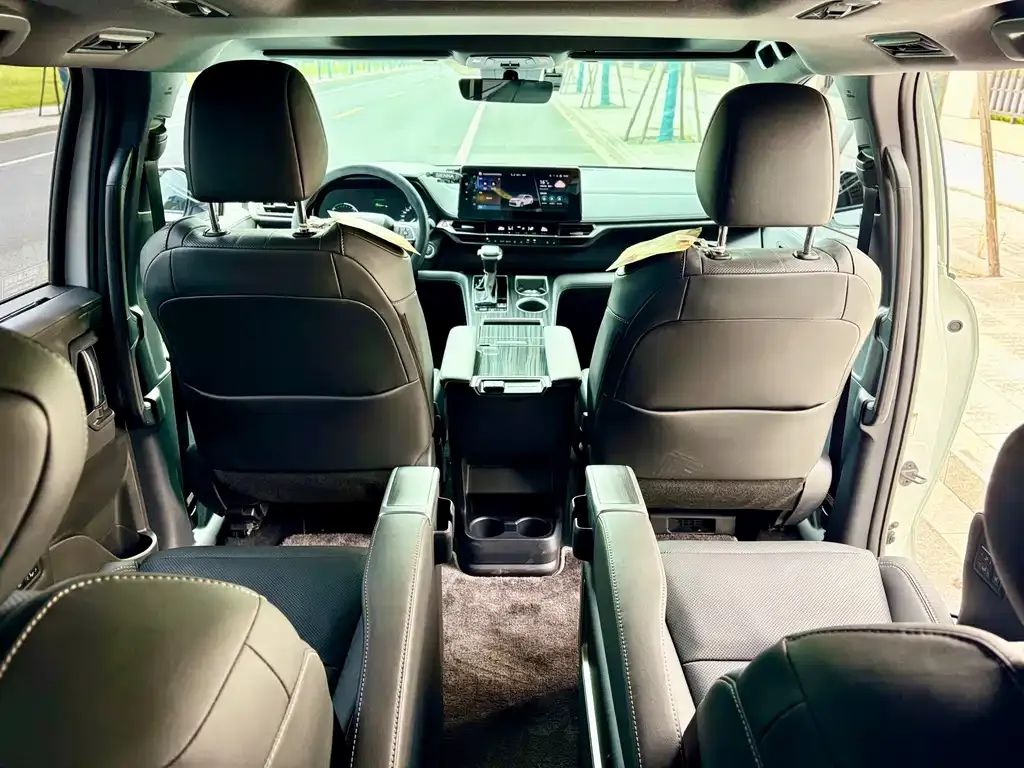 Toyota Sienna 2024 из CN, фото 9