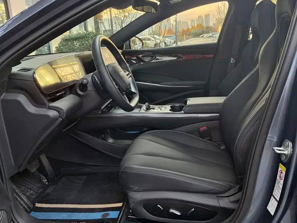 BYD Seal — фото 7