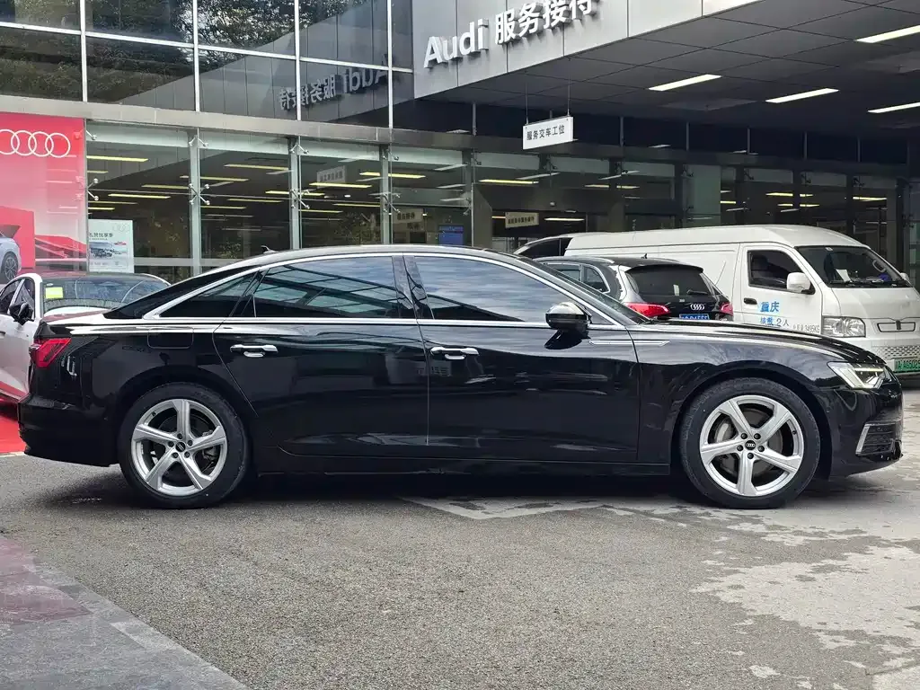 Audi A6L 2022 из CN, фото 5