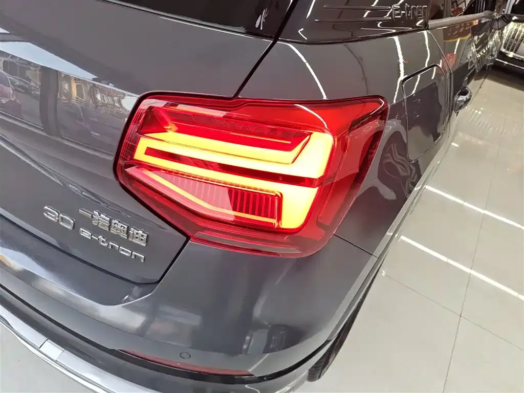 Audi Q2L e-tron 2021 из CN, фото 8