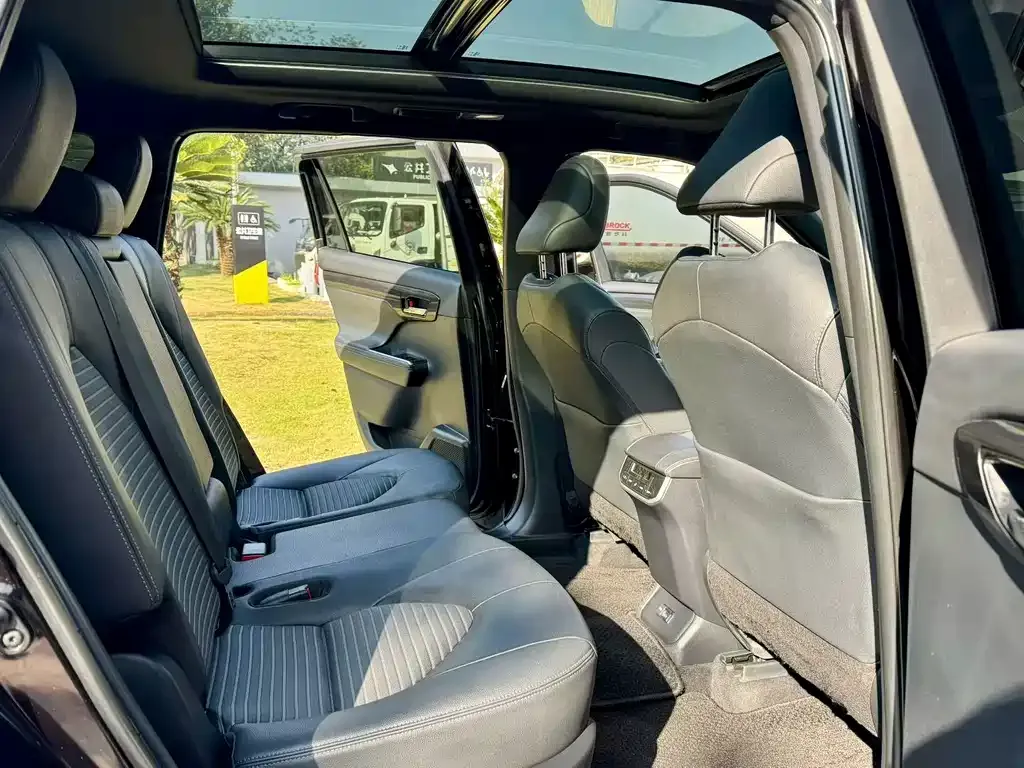 Toyota Crown Kluger 2021 из CN, фото 9