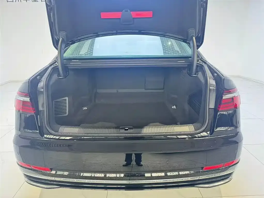 Audi A8 — фото 6