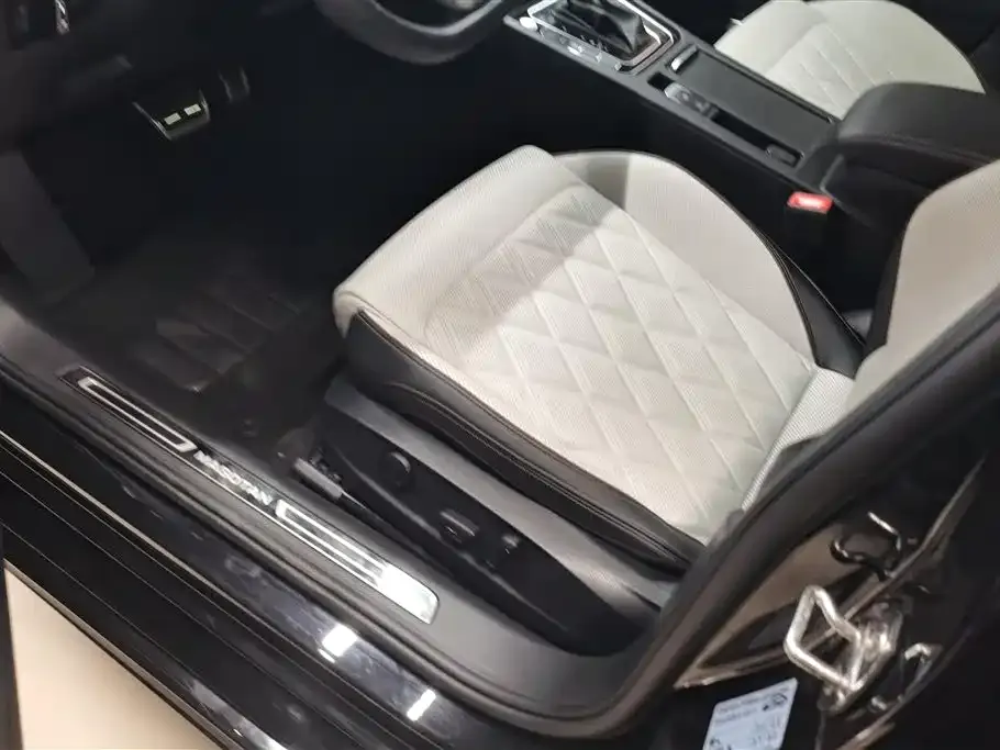 Volkswagen Magotan 2024 из CN, фото 9