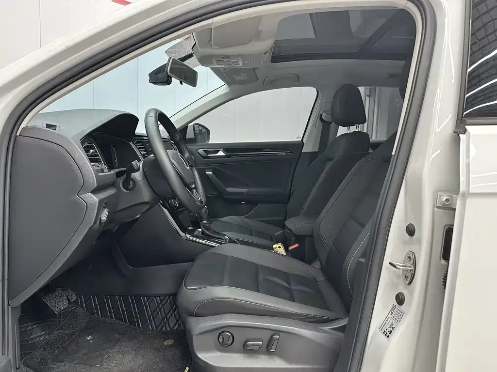 Volkswagen T-Roc 2023 из CN, фото 4