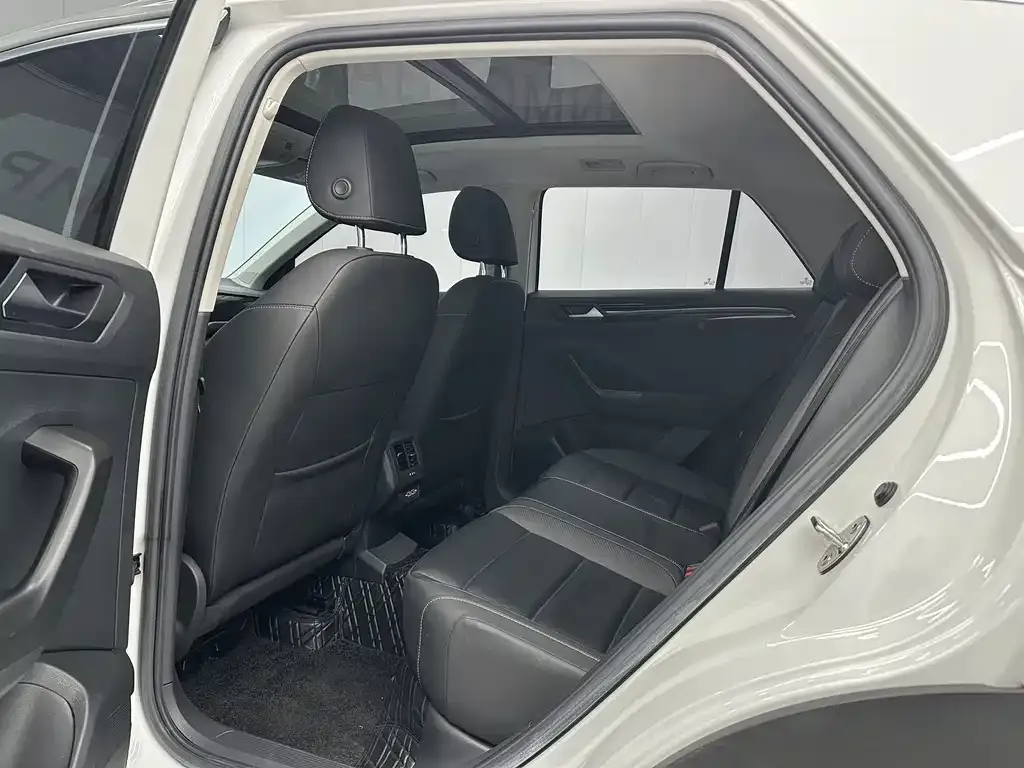 Volkswagen T-Roc 2023 из CN, фото 5