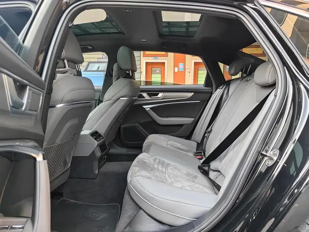 Audi A6L 2024 из CN, фото 6