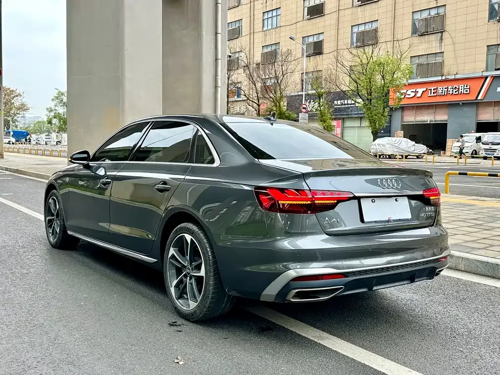 Audi A4L 2022 из CN, фото 5