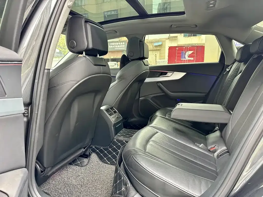 Audi A4L 2022 из CN, фото 9