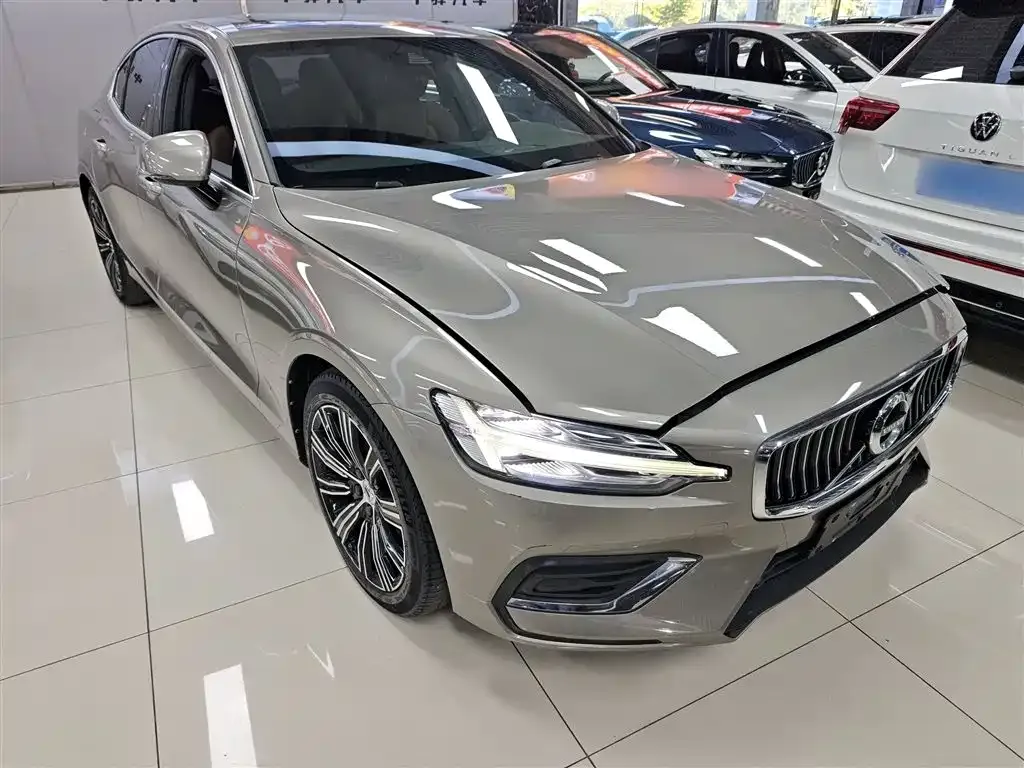 Volvo S60 2021 из CN, фото 4