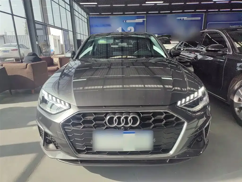 Audi A4L 2022 из CN, фото 3