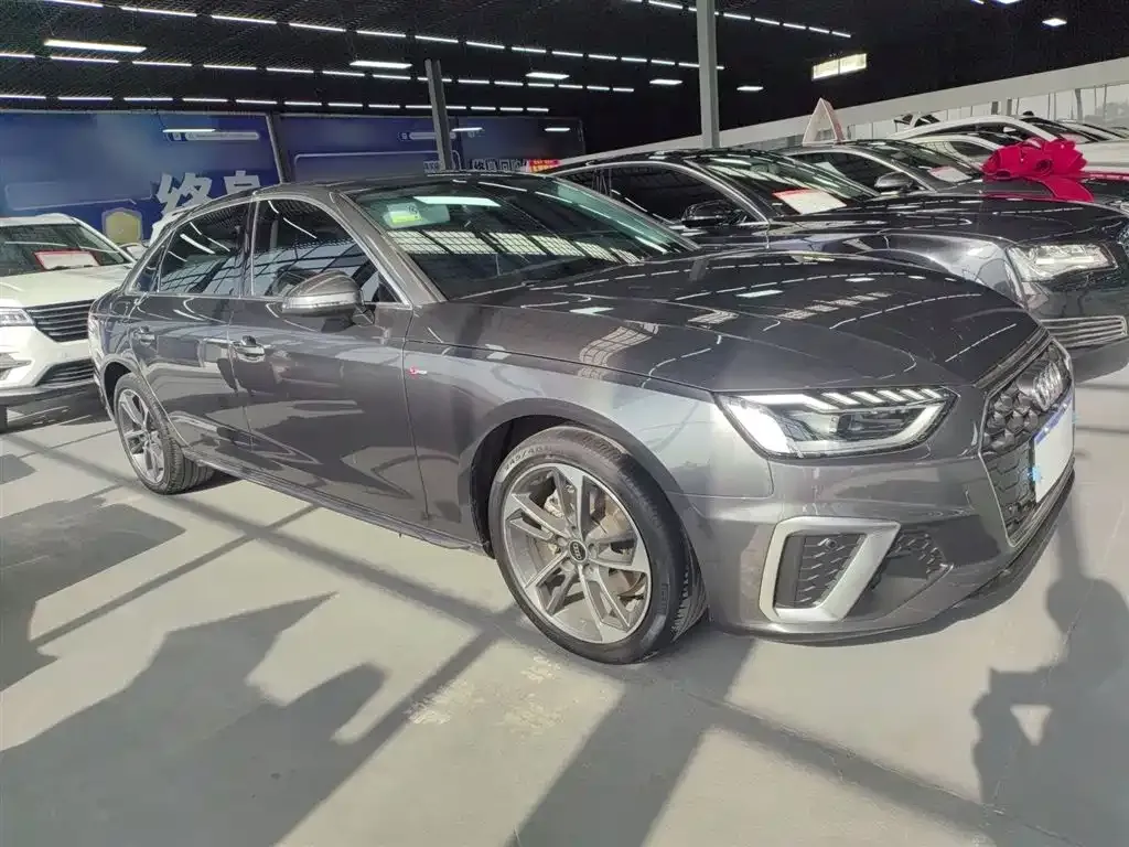 Audi A4L 2022 из CN, фото 4