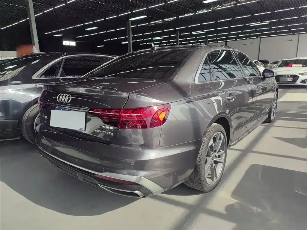 Audi A4L 2022 из CN, фото 5