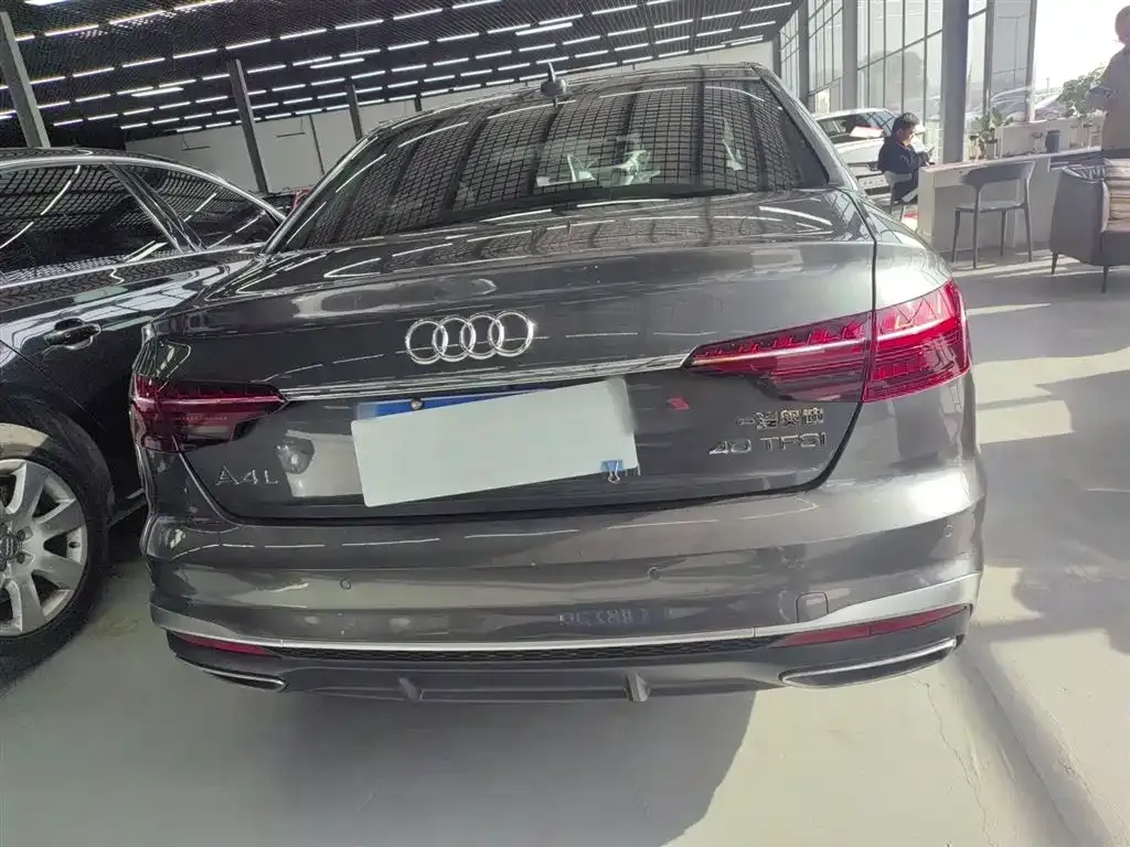 Audi A4L 2022 из CN, фото 6