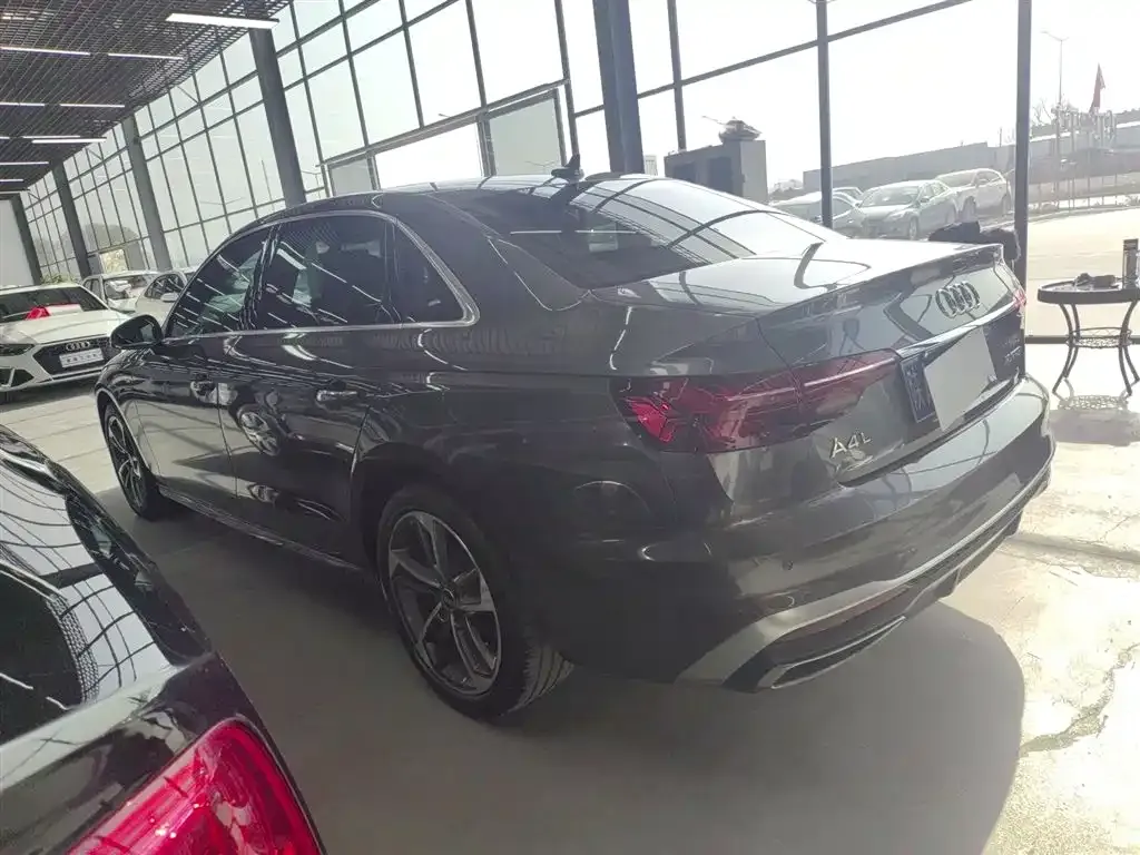 Audi A4L 2022 из CN, фото 7