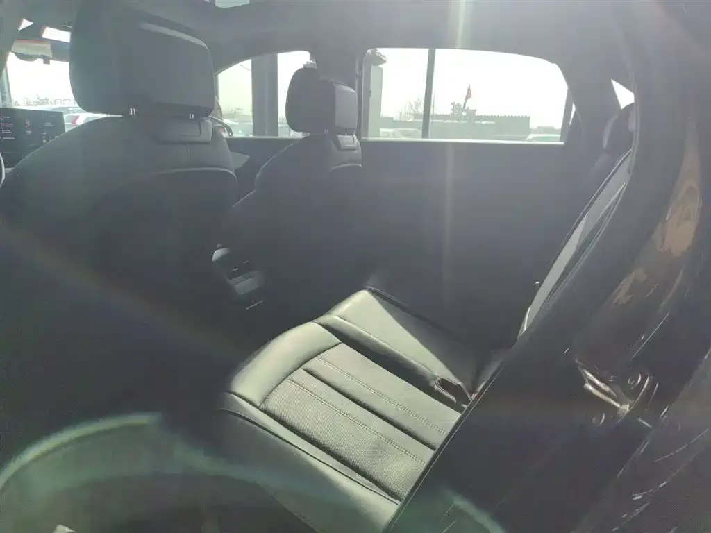 Audi A4L 2022 из CN, фото 8