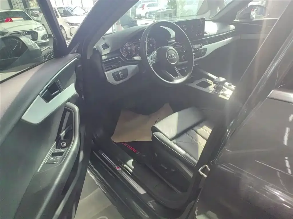 Audi A4L 2022 из CN, фото 9