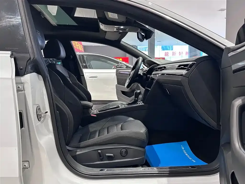 Volkswagen CC 2023 из CN, фото 10