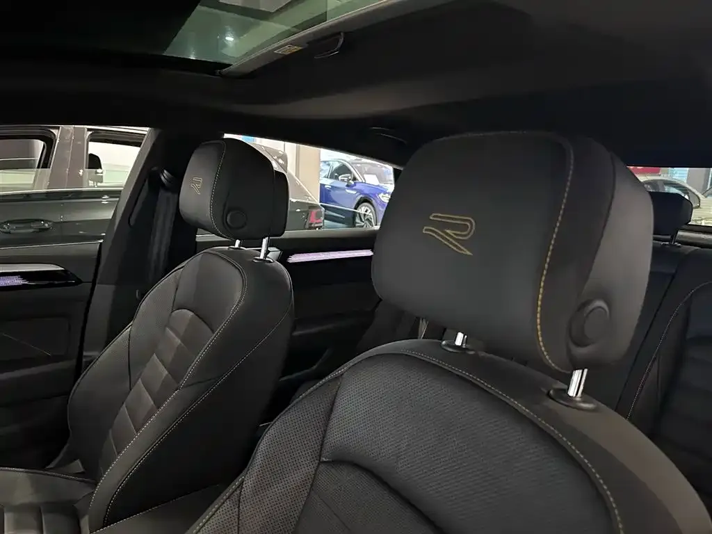 Volkswagen CC 2023 из CN, фото 8