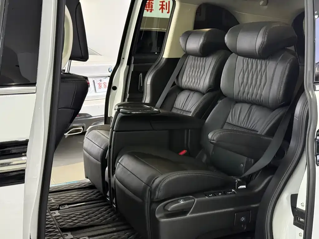 Honda Elysion 2023 из CN, фото 7
