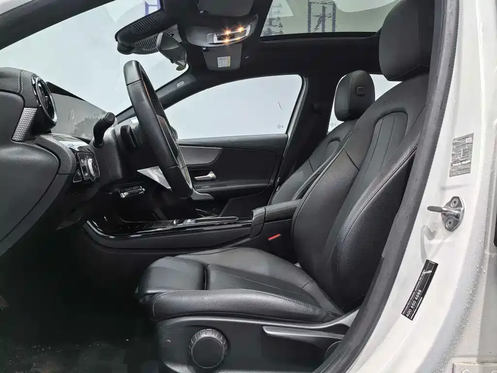Mercedes-Benz A-Class 2023 из CN, фото 10