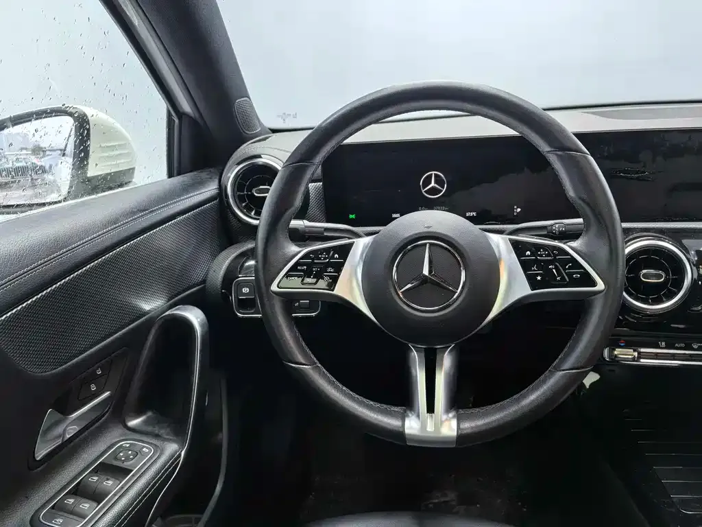 Mercedes-Benz A-Class 2023 из CN, фото 8
