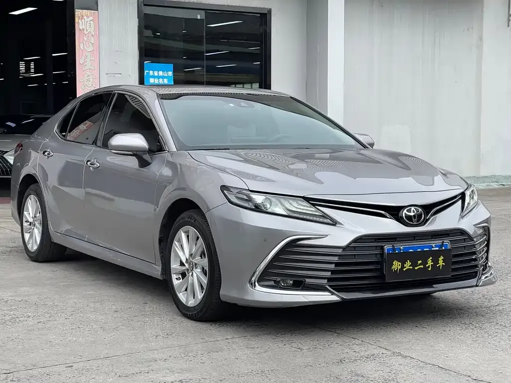 Toyota Camry — фото 3
