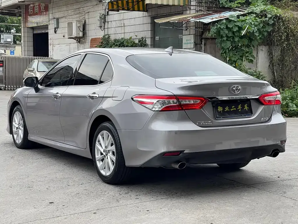 Toyota Camry — фото 6