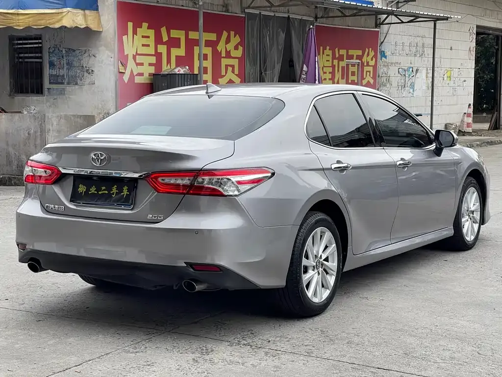 Toyota Camry — фото 8