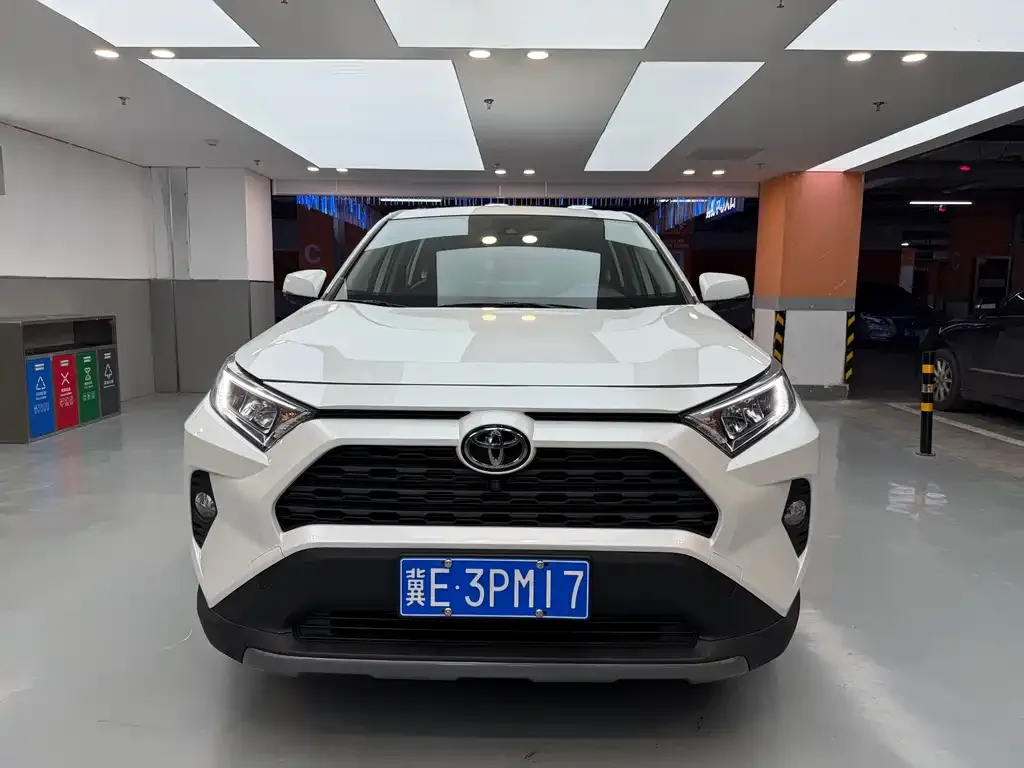 Toyota RAV4 2022 из CN, фото 2