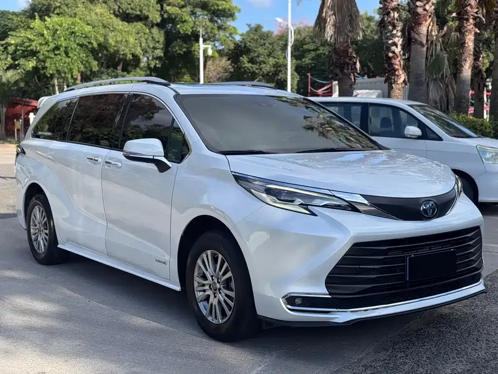 Toyota Sienna 2023 из CN, фото 3