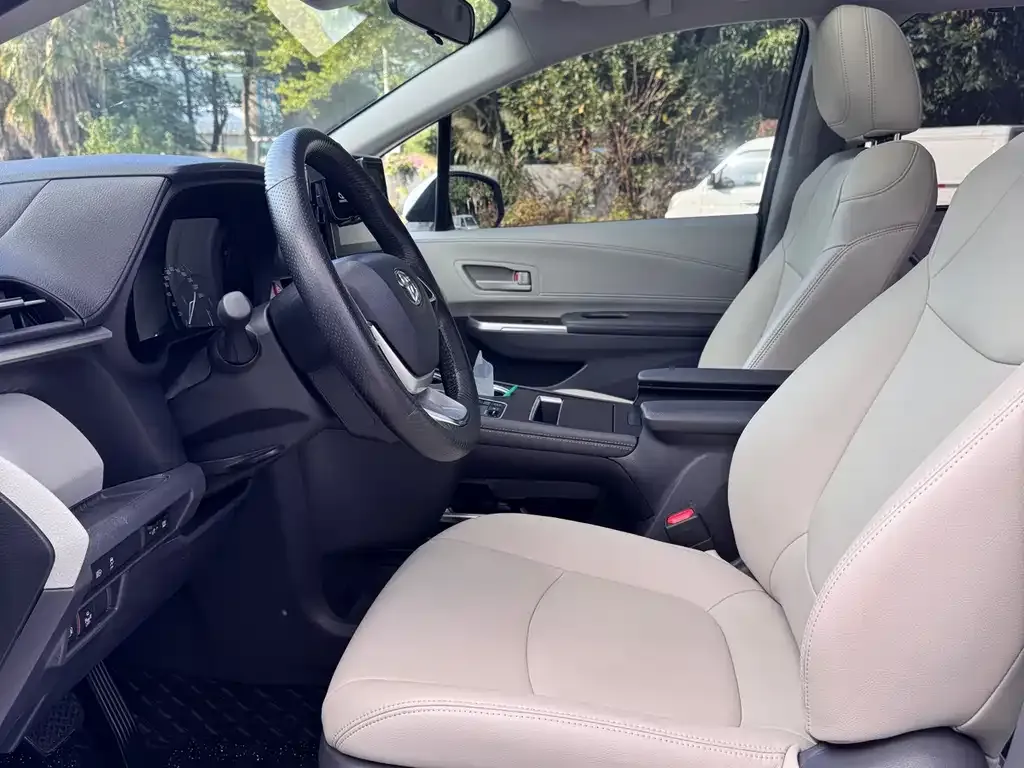 Toyota Sienna 2023 из CN, фото 4