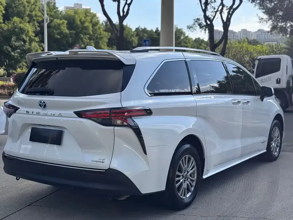 Toyota Sienna 2023 из CN, фото 7